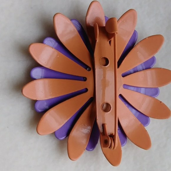 Funky Daisy Pin - Picture 2 of 3